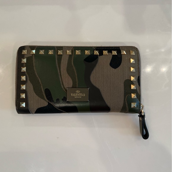 VALENTINO GARAVANI RockStud Camouflage Green Wallet - Picture 1 of 16